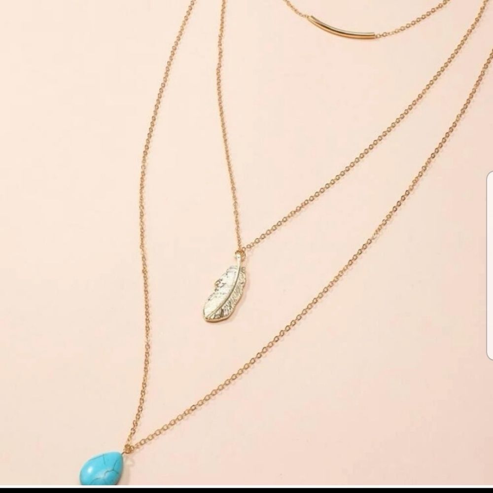 Gold layered leaf necklace